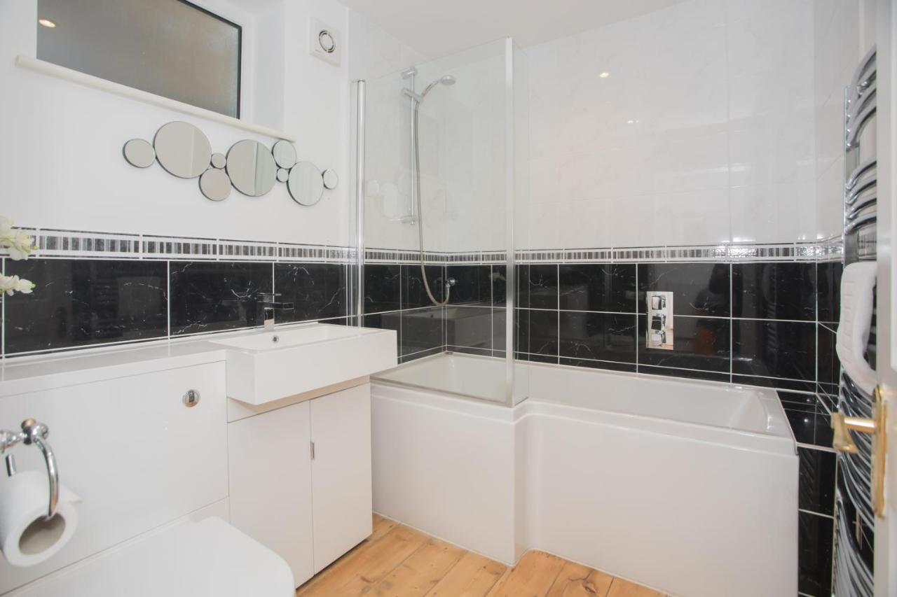Luxury Garden Apartment Bath Exterior foto